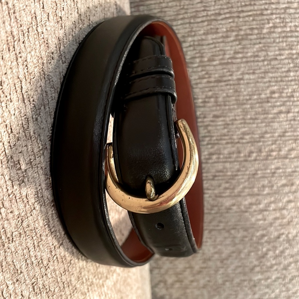Coach black leather belt, medium